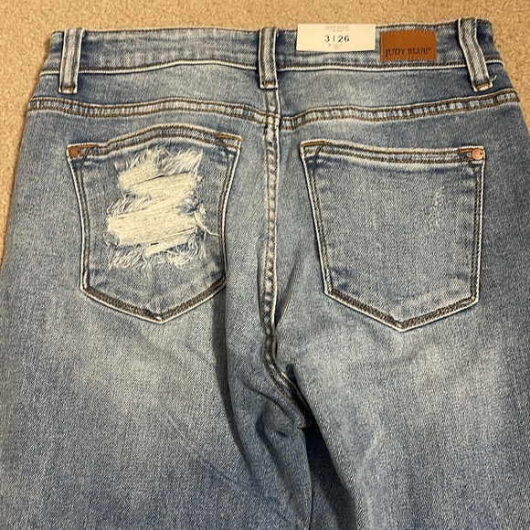 Judy Blue Boyfriend sz 3 distressed denim NWT - Picture 8 of 8
